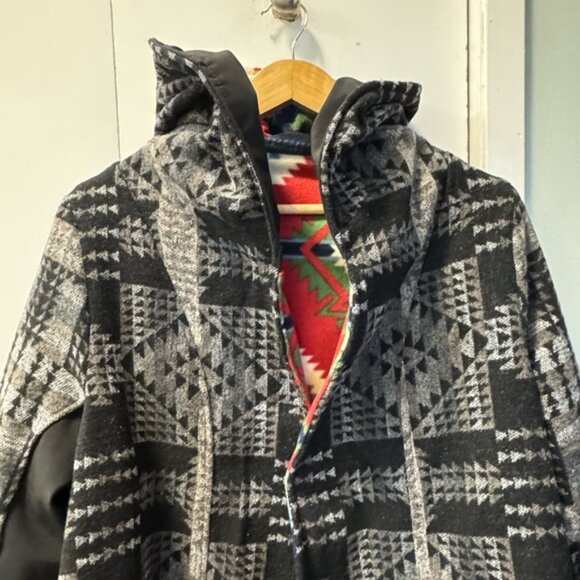 Play Buffalo Reversible Hooded Fleece Jacket – Southwest Aztec Pattern - Picture 10 of 15